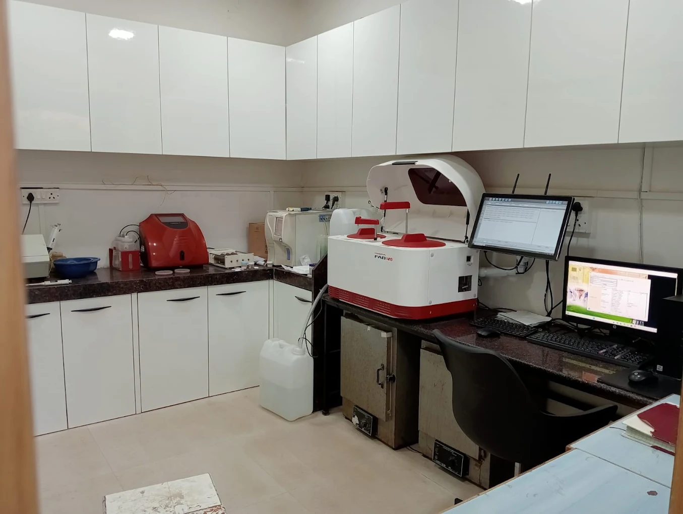 Inside Lifeline Diagnostics — equipment and analyzers