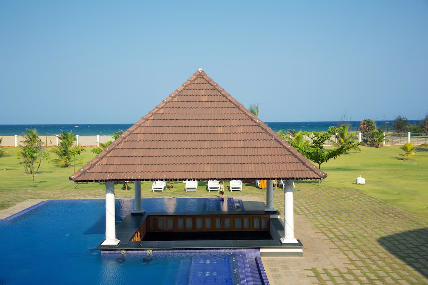 The thatched pool bar facing the sea at Le Pondy