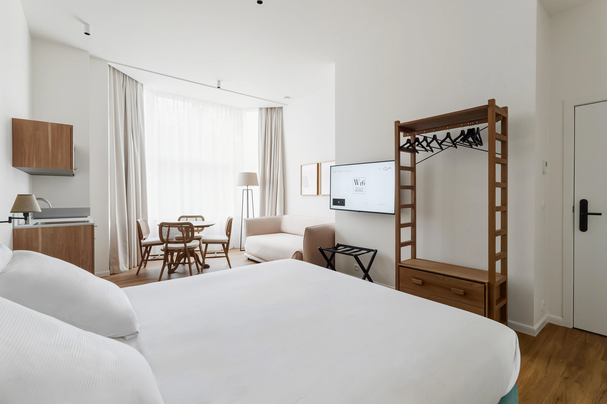 Détail tête de lit d'un studio Premium, W16 Aparthotel
