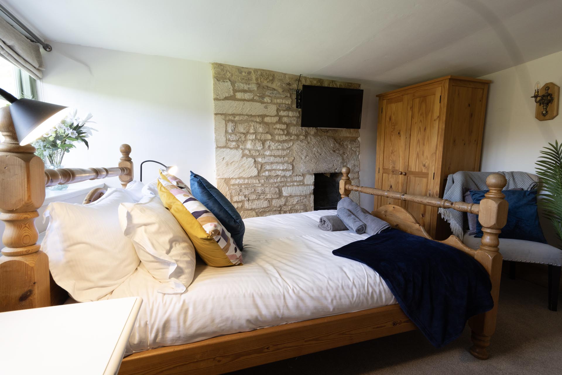 5* Cotswold Chocolate Box Manor House photo 51