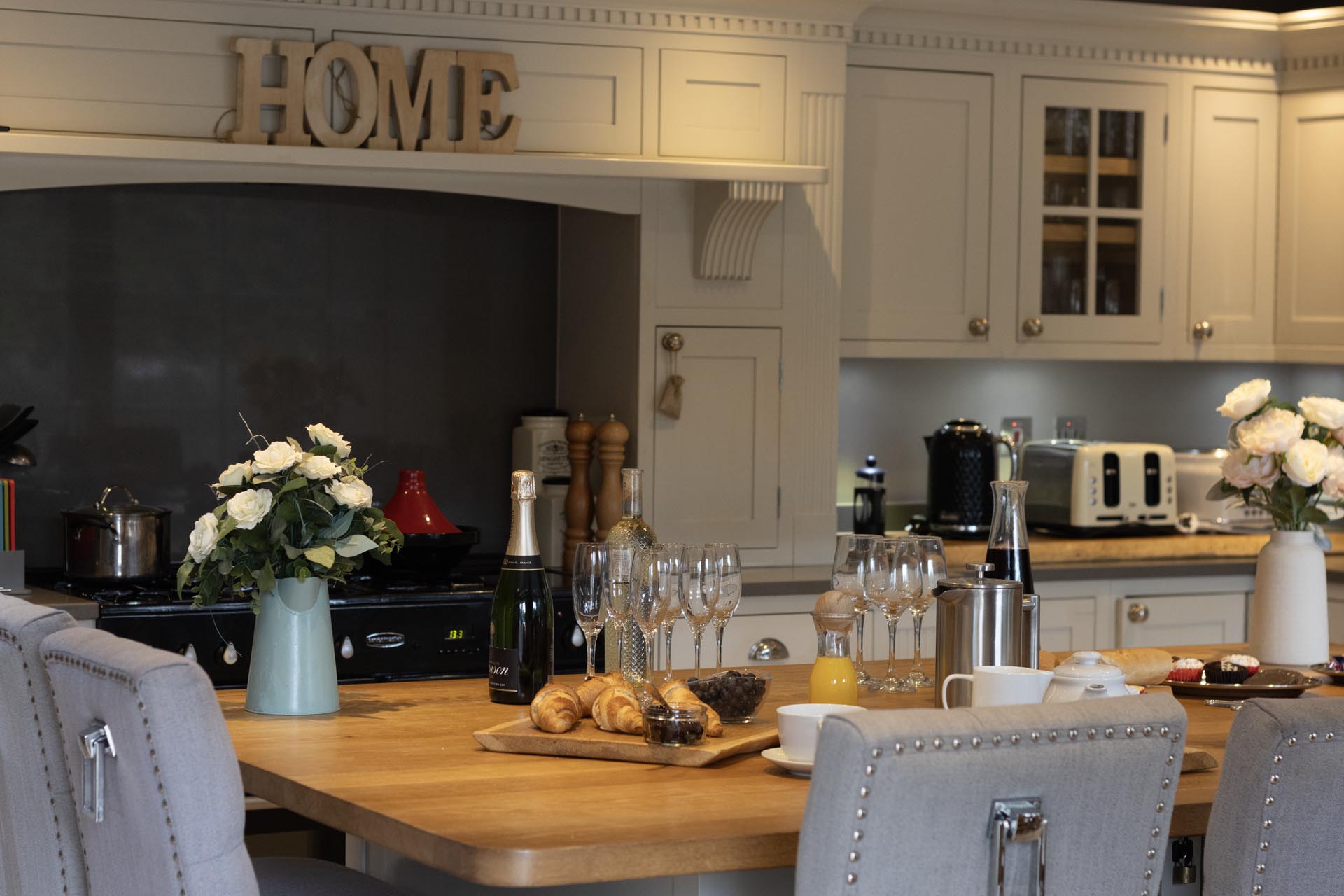 5* Cotswold Chocolate Box Manor House photo 28