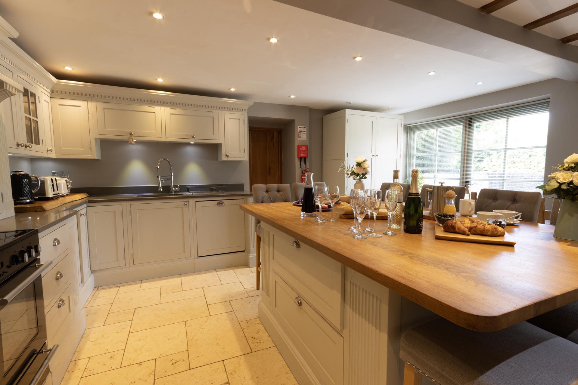 5* Cotswold Chocolate Box Manor House photo 29