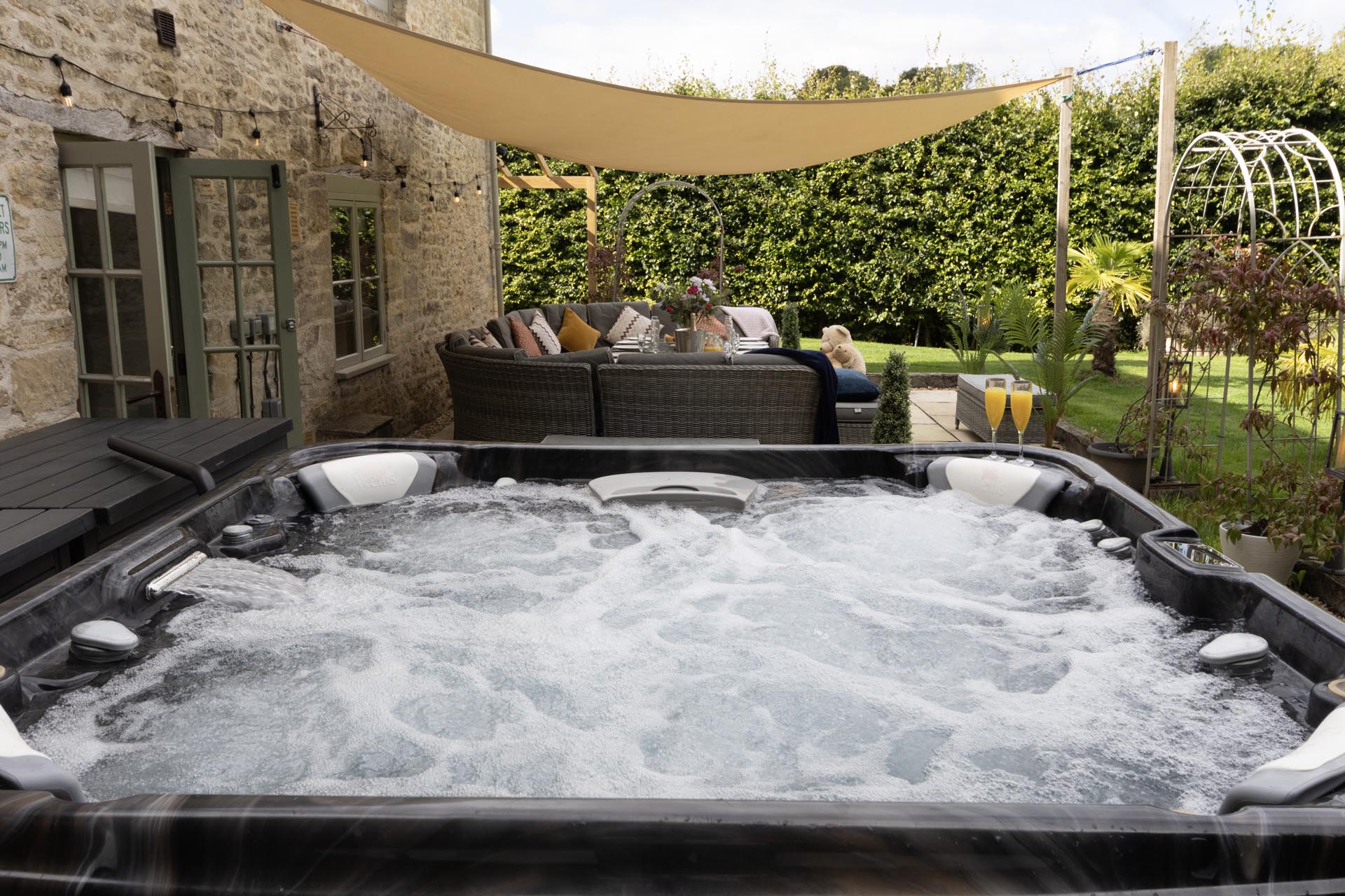 5* Cotswold Chocolate Box Manor House photo 9