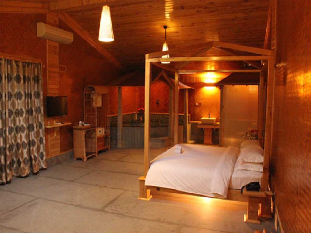 Premium Hot Tub Suite