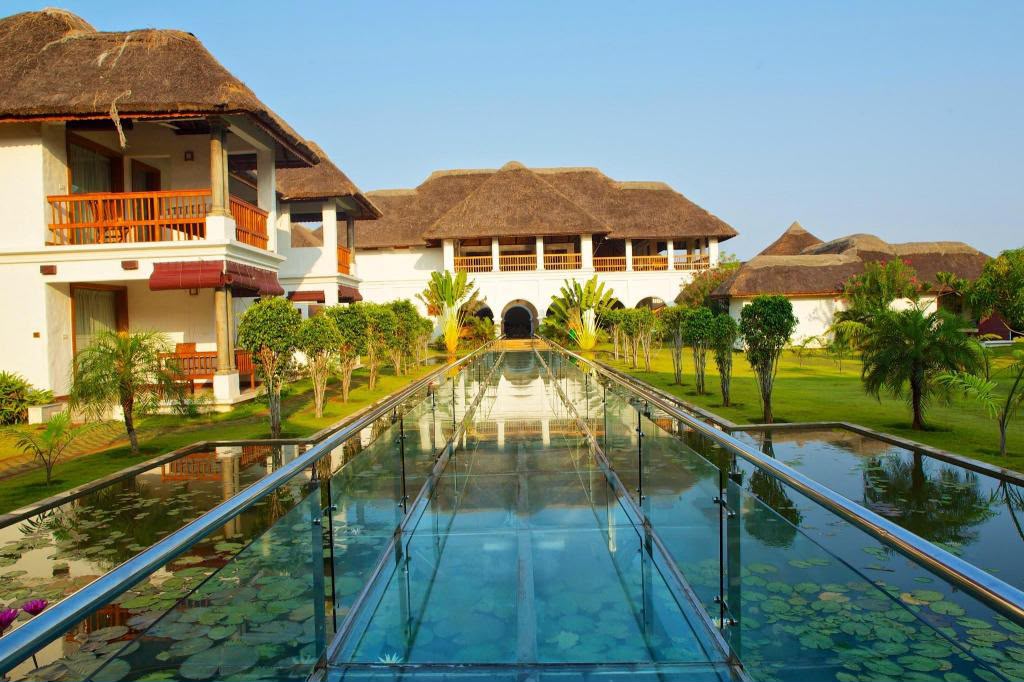 Glass water walkway