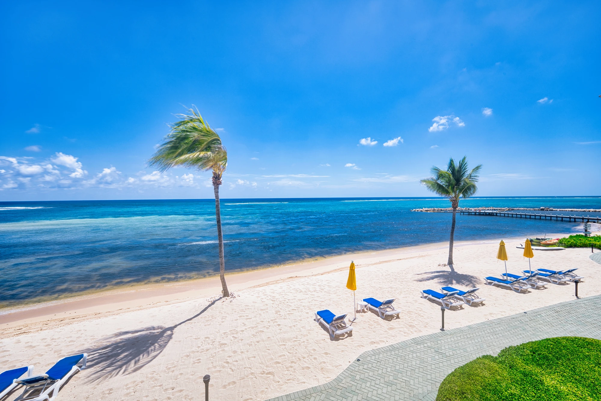 Top Floor Beachfront — Castaway Cove