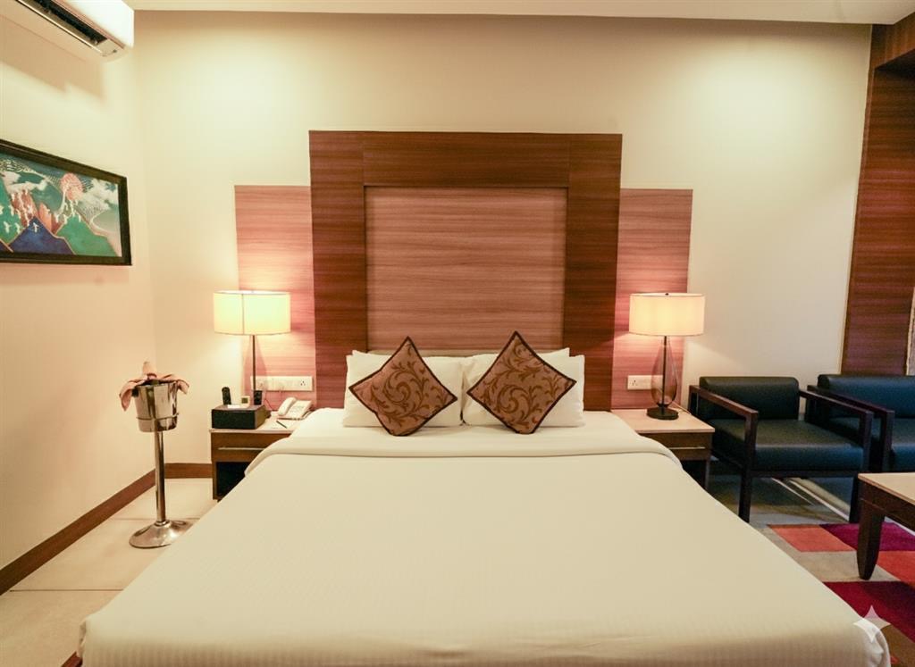 Honeymoon Suite