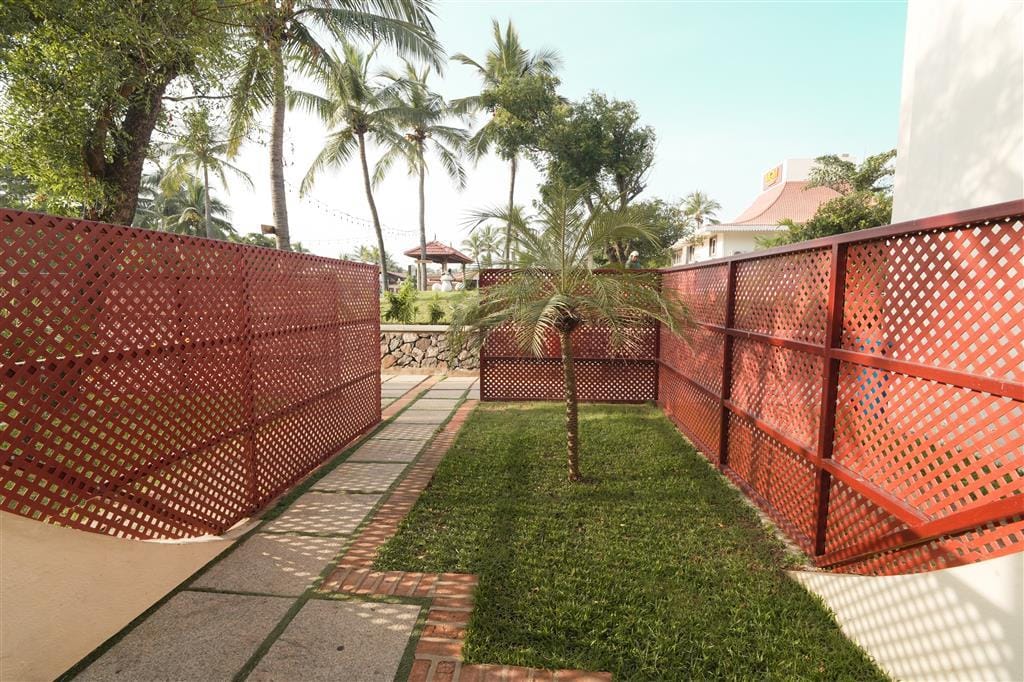 Deluxe Pet-Friendly Room