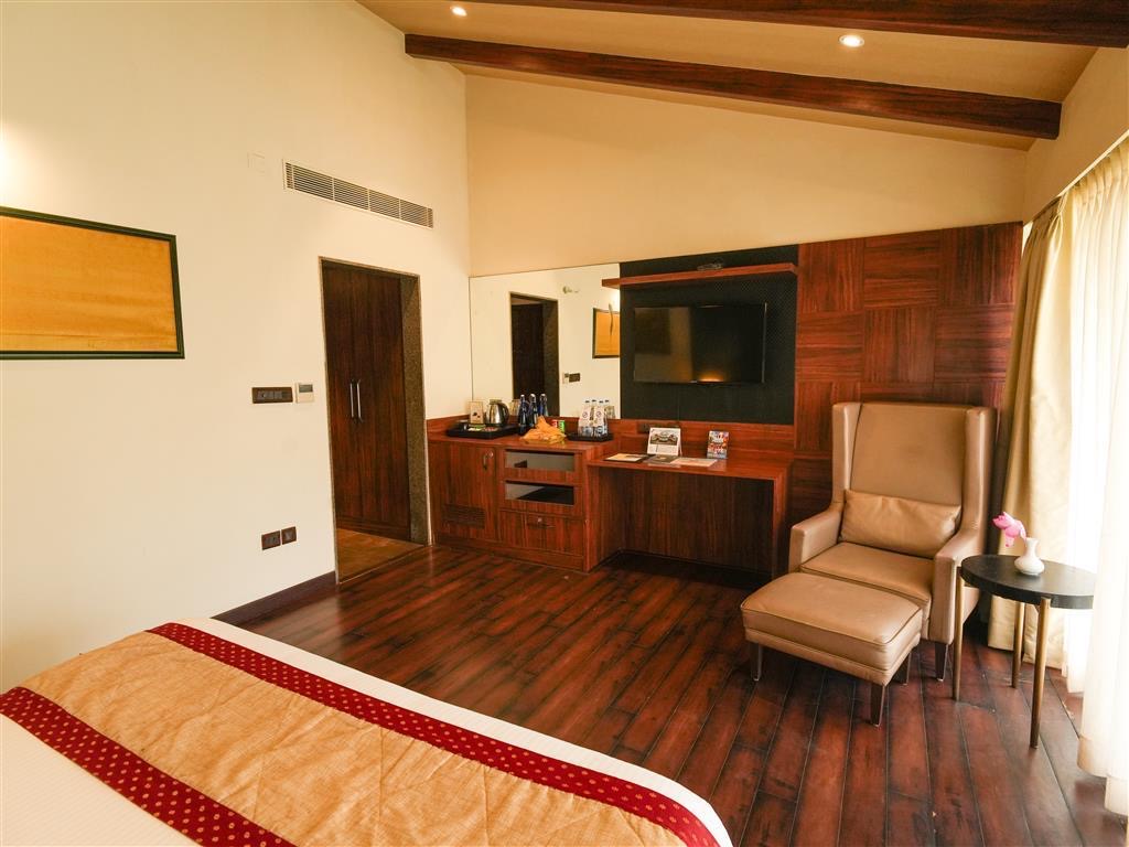 Club Room with Private Sit-out