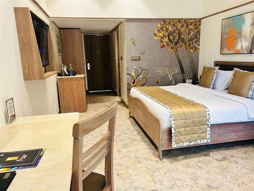 Club Room with Private Sit-out