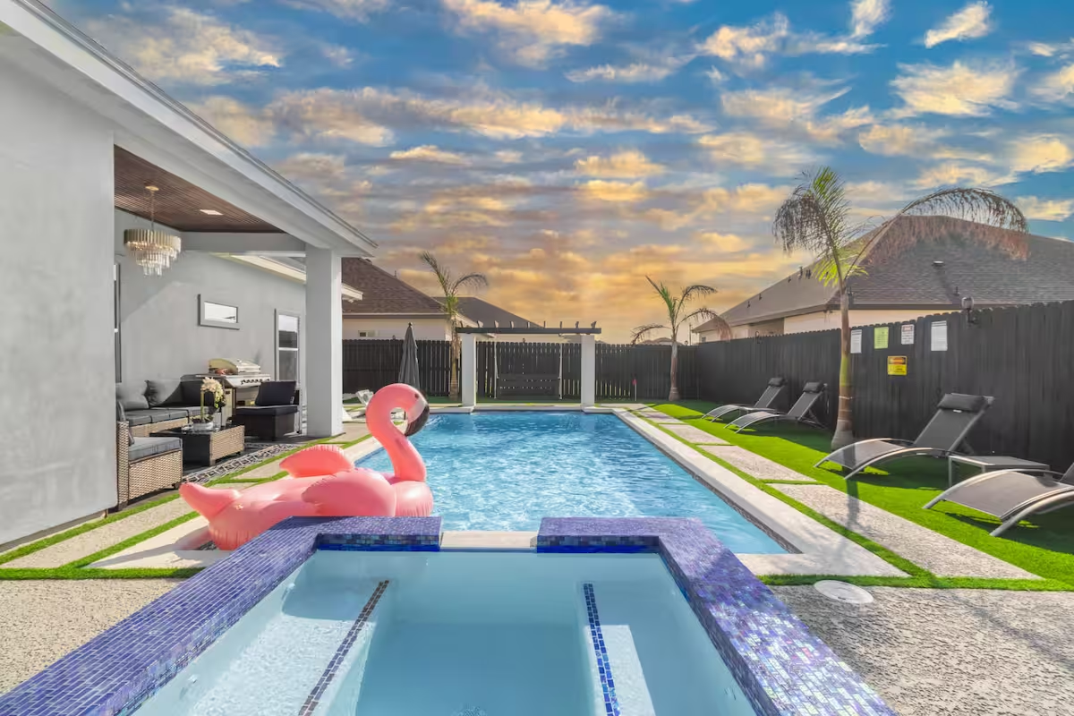 New LUX Modern 3BR Home | Heated Pool/Spa & Mini-Golf 1